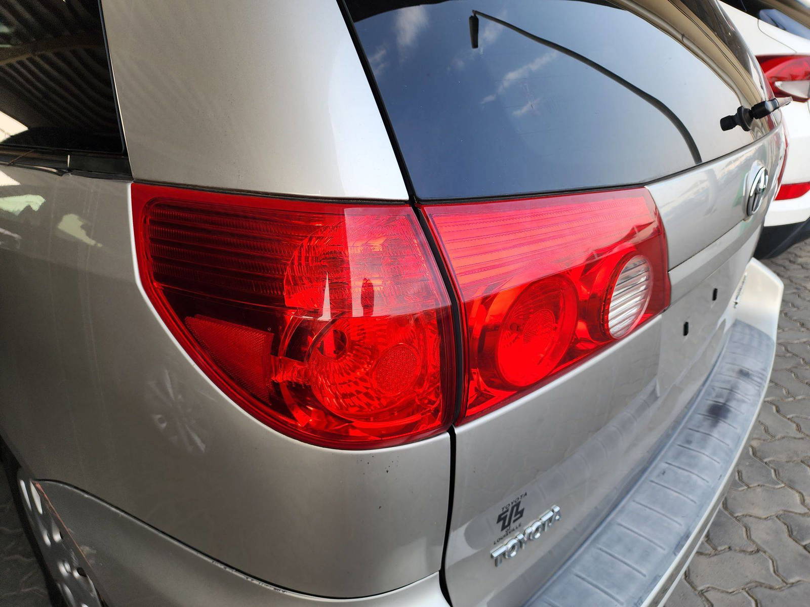 2009 TOYOTA SIENNA — 163458 Miles — Lot 48333374 — Souq - Marhaba Auctions Used Cars - Image 10