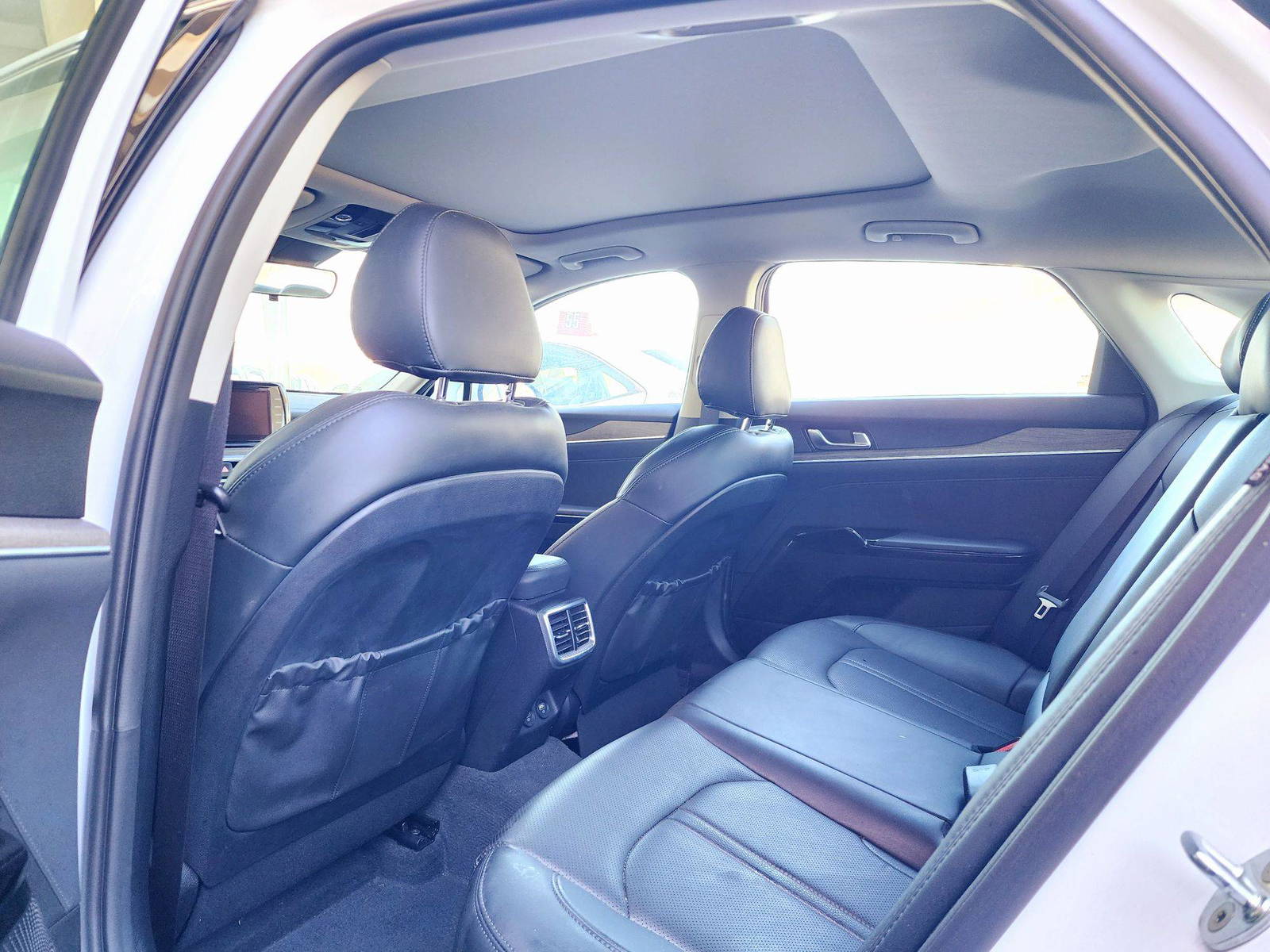 2022 KIA K5 — 14844 Miles — Lot G110196 — Souq - Marhaba Auctions Used Cars - Image 6