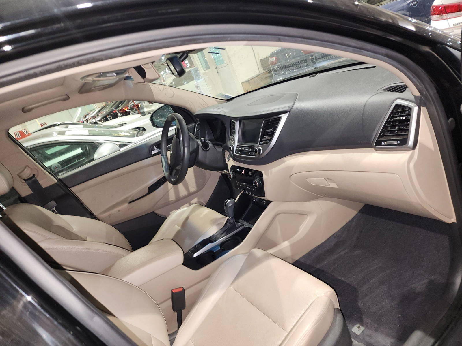 2016 HYUNDAI TUCSON — 100958 KM — Lot 42832454 — Souq - Marhaba Auctions Used Cars - Image 5