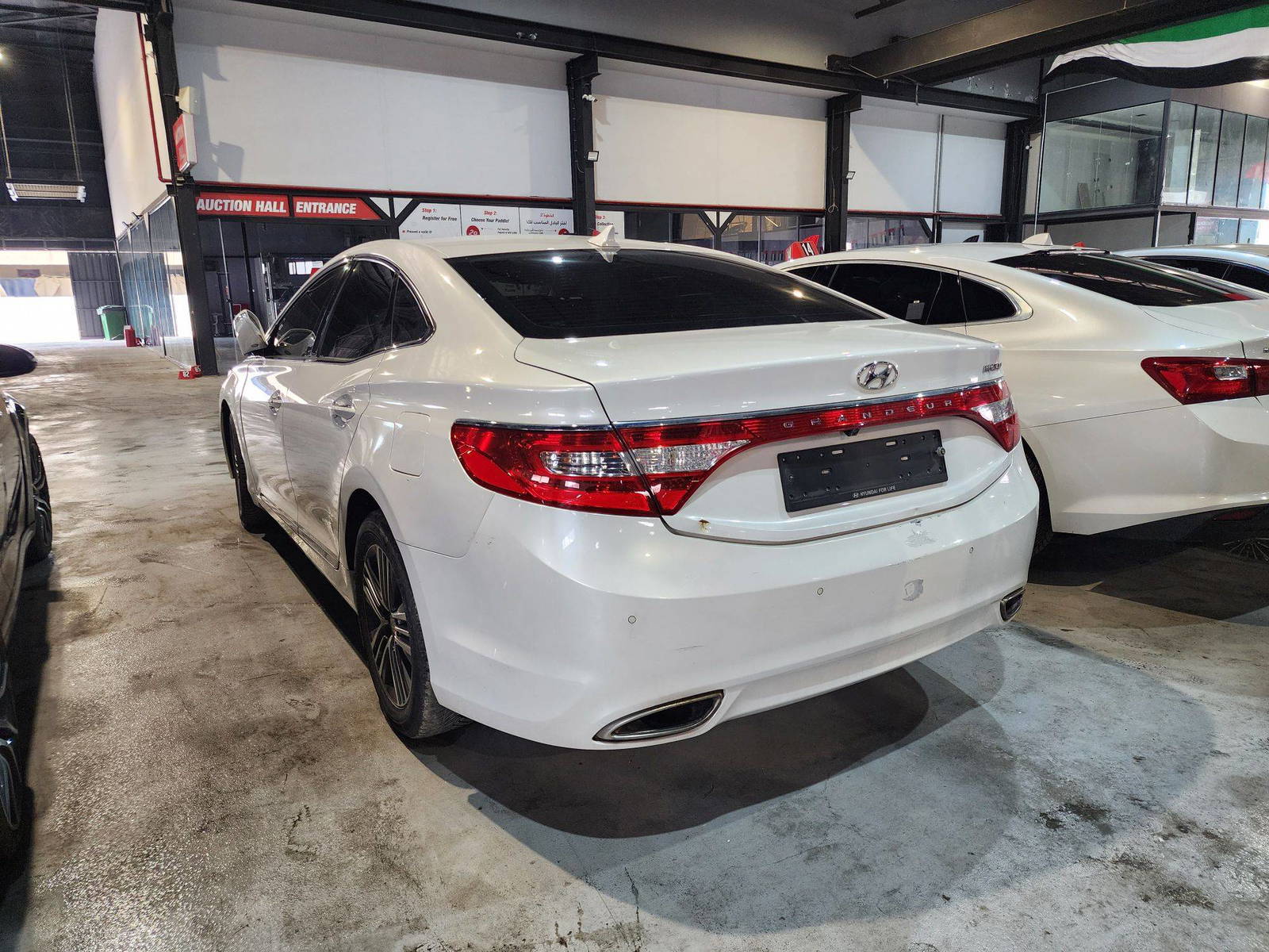 2014 HYUNDAI GRANDEUR — 187585 KM — Lot 332937 — Al Quoz - Marhaba Auctions Used Cars - Image 3