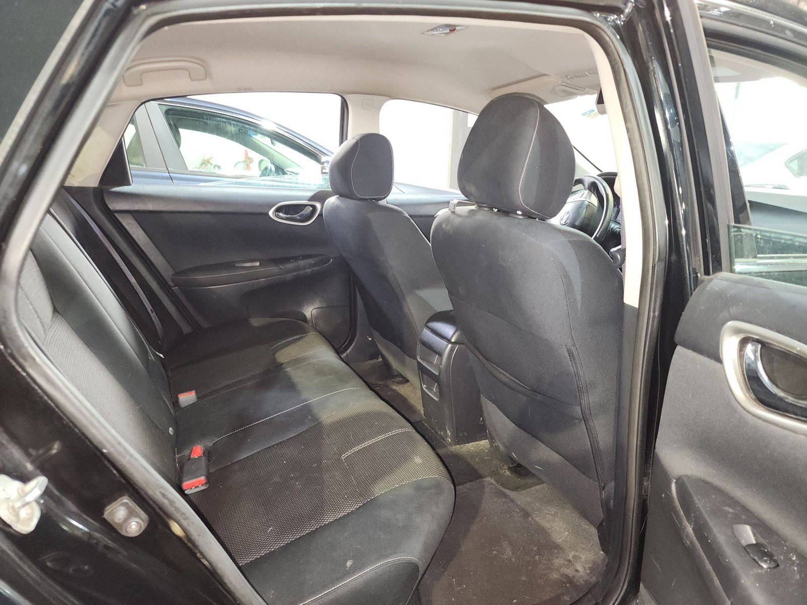 2015 NISSAN SENTRA — 205294 KM — Lot 12331475 — Al Quoz - Marhaba Auctions Used Cars - Image 7