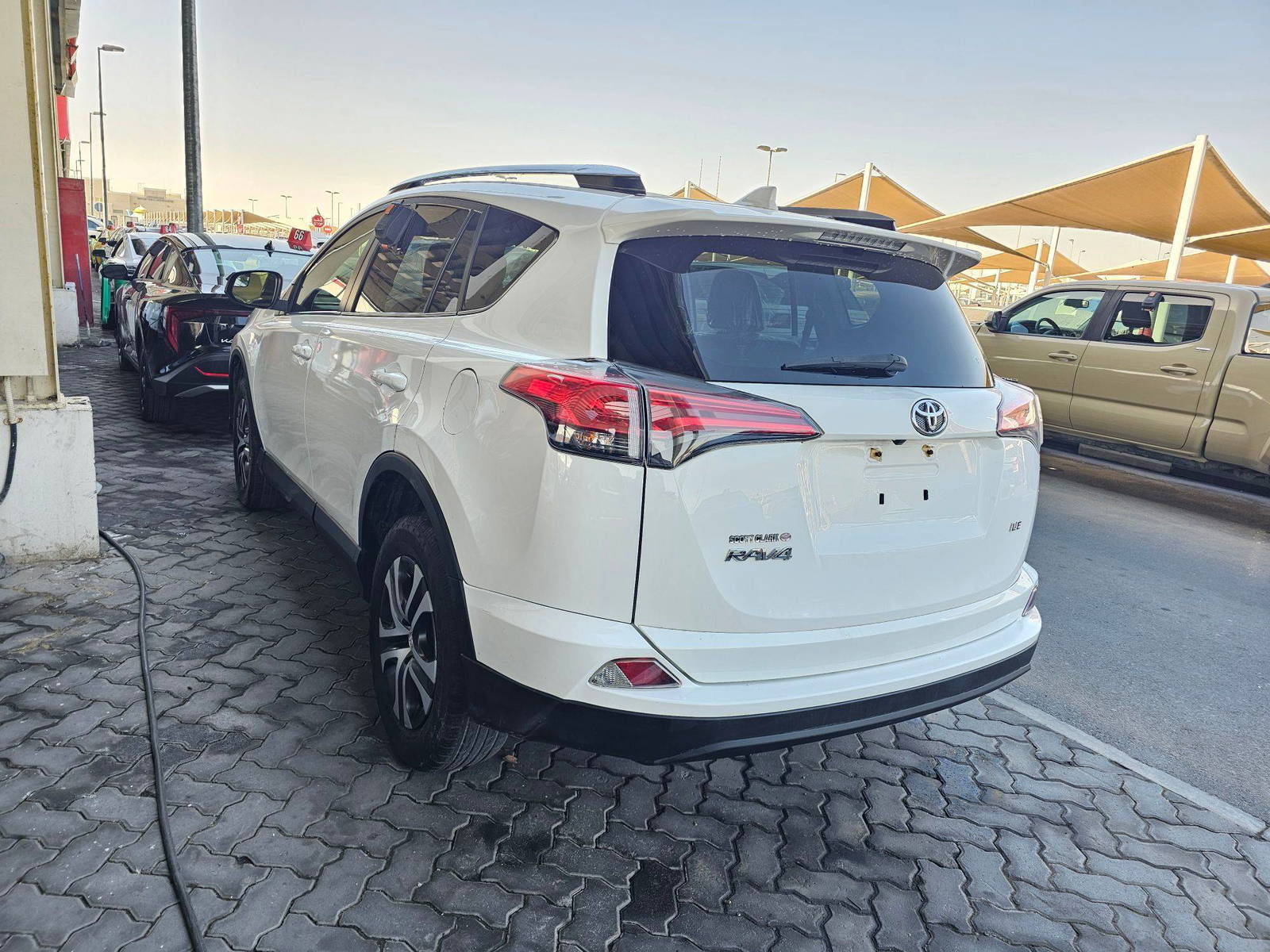 2018 TOYOTA RAV4 — 84132 Miles — Lot 1JJ209113 — Souq - Marhaba Auctions Used Cars - Image 5