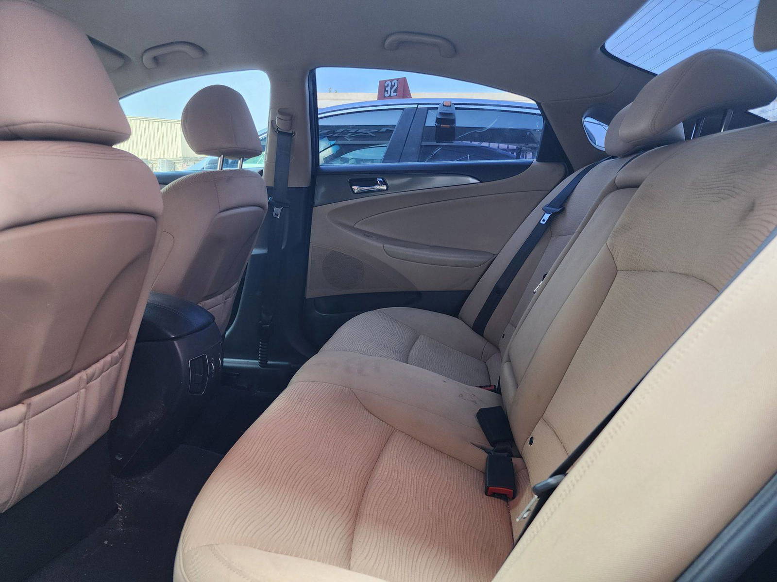 2013 HYUNDAI SONATA — 152406 Miles — Lot 71224 — Al Quoz - Marhaba Auctions Used Cars - Image 6