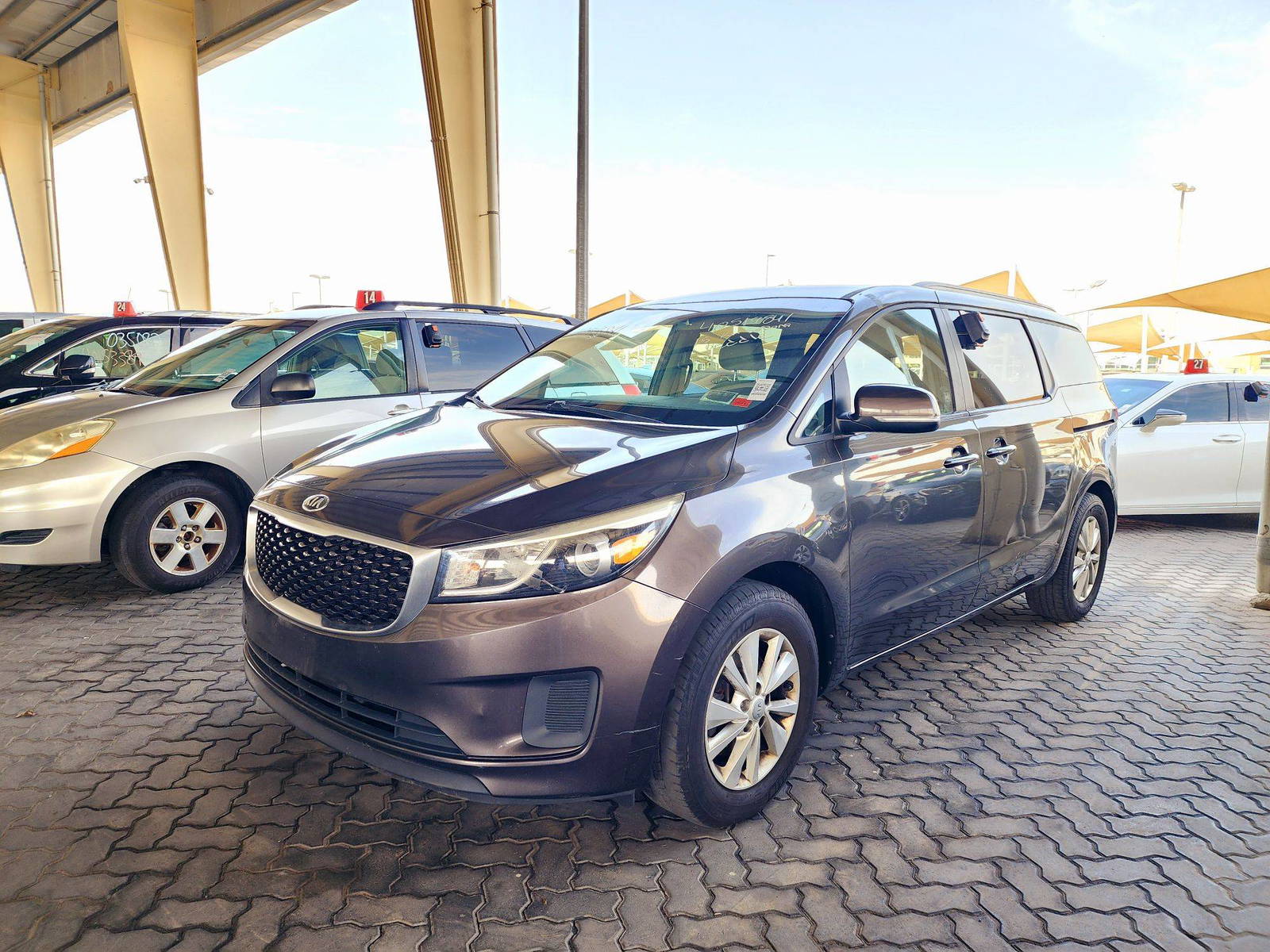 2015 KIA SEDONA — 133669 Miles — Lot 18F6043326 — Souq - Marhaba Auctions Used Cars - Image 5