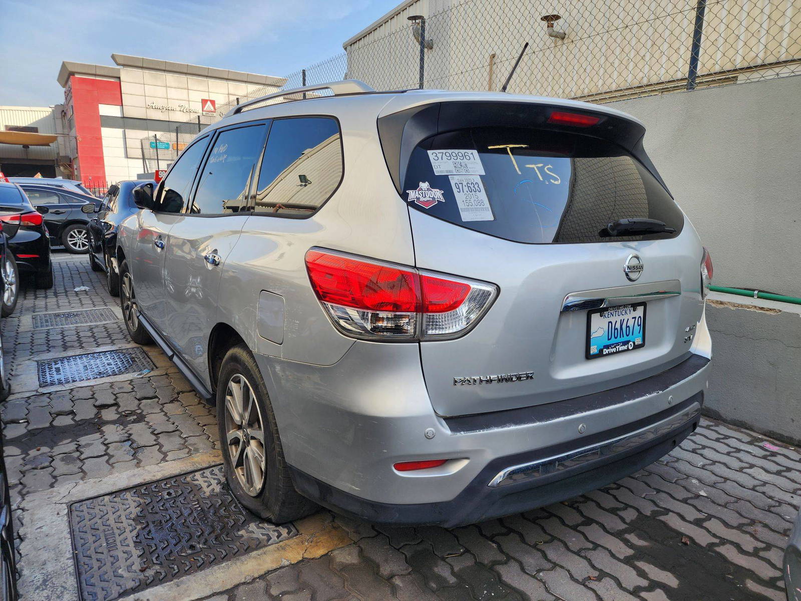2015 NISSAN PATHFINDER — 155088 Miles — Lot 3799961 — Al Quoz - Marhaba Auctions Used Cars - Image 5