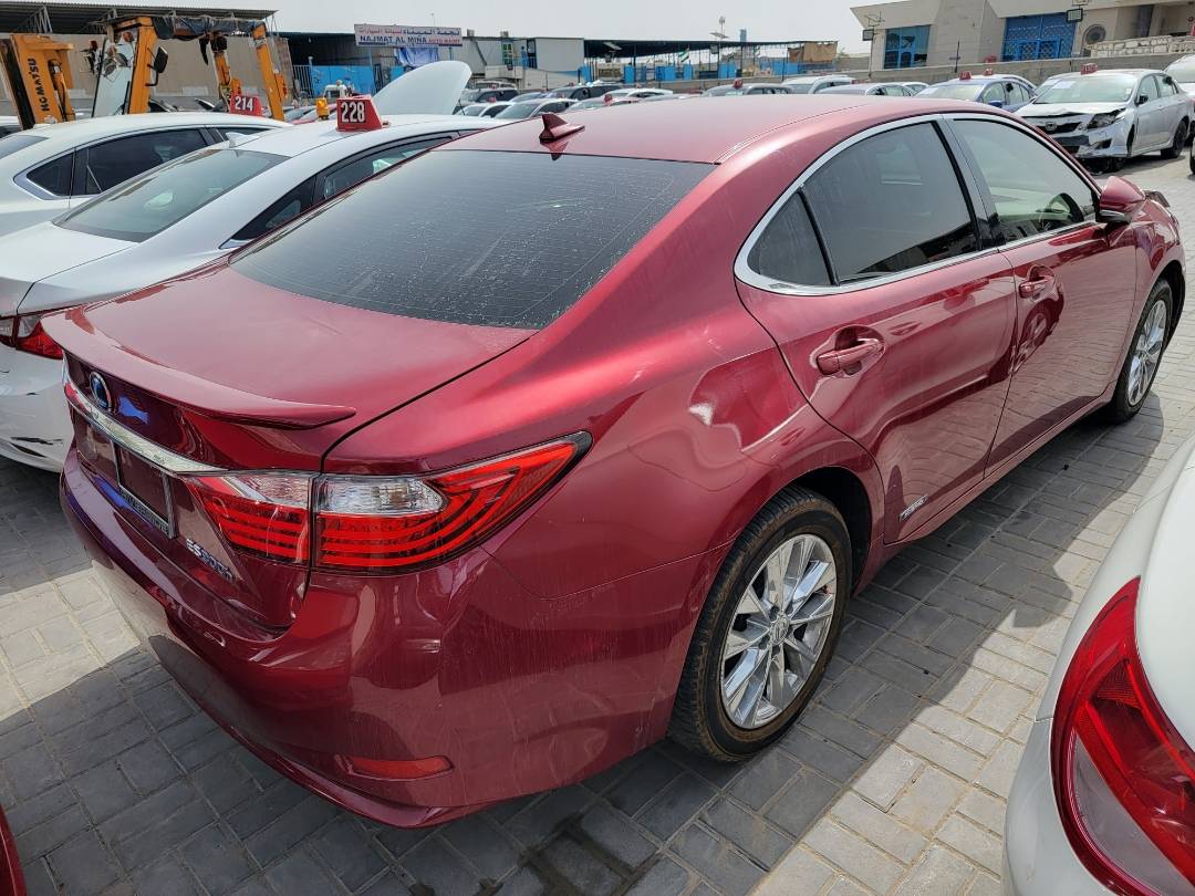 2013 LEXUS ES 300H — 119907 Miles — Lot 8D2034373 — Souq - Marhaba Auctions Used Cars - Image 10