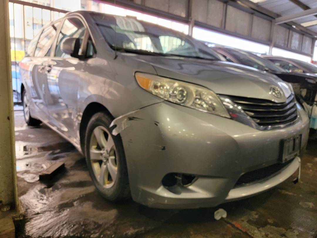 2013 TOYOTA SIENNA — 217189 Miles — Lot 308381 — Ind. 12 - Marhaba Auctions Used Cars - Image 3