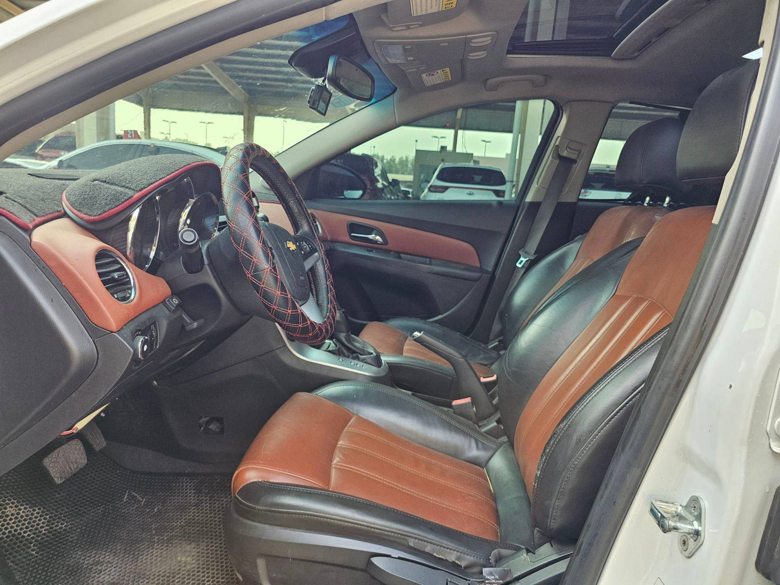 2011 CHEVROLET CRUIZE — 184447 KM — Lot BK064050 — Souq - Marhaba Auctions Used Cars - Image 9