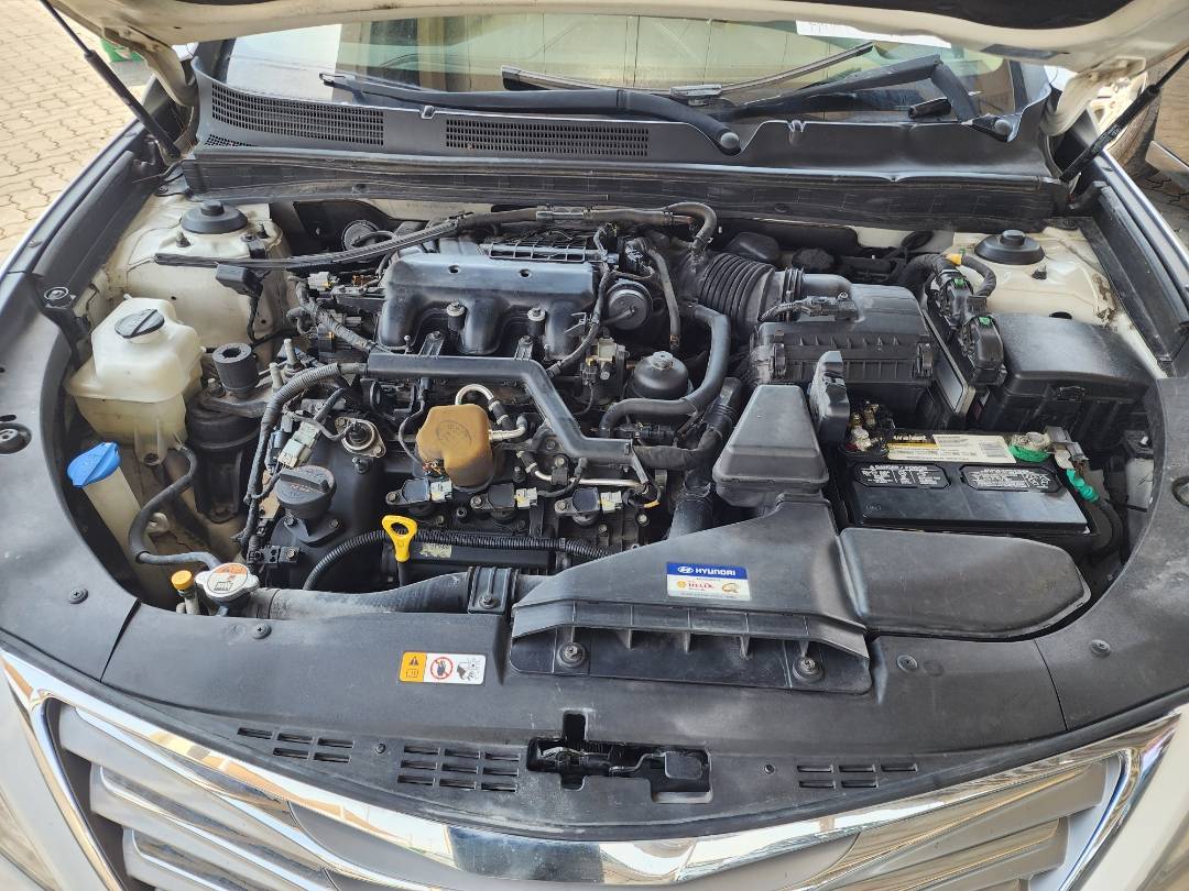 2013 HYUNDAI AZERA — 174141 Miles — Lot 37432606 — Main - Marhaba Auctions Used Cars - Image 3