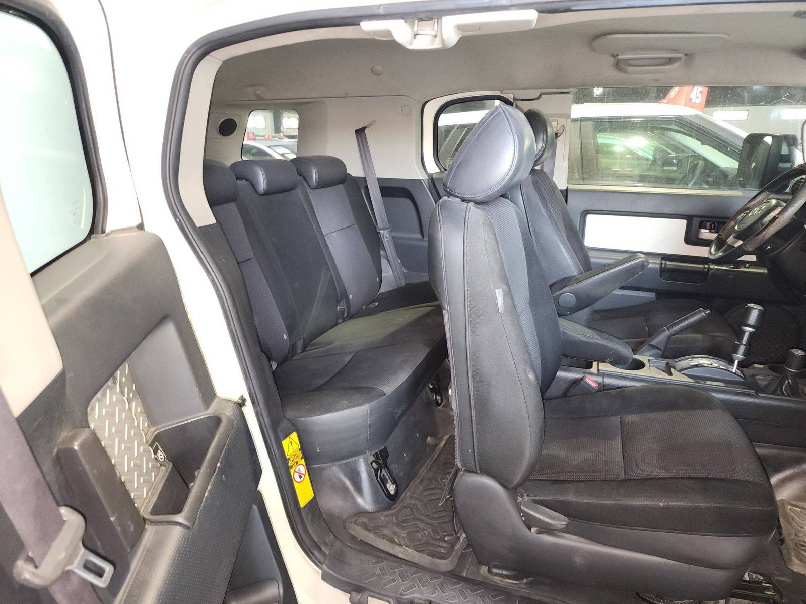 2009 TOYOTA FJ CRUISER — 517389 KM — Lot 39K063077 — Main - Marhaba Auctions Used Cars - Image 8
