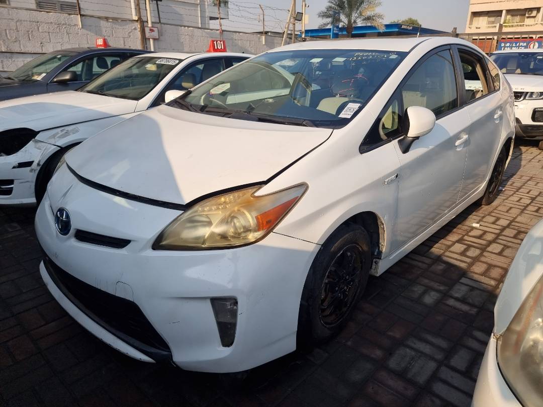 2015 TOYOTA PRIUS — 302331 Miles — Lot 1978803 — Ind. 12 - Marhaba Auctions Used Cars - Image 3