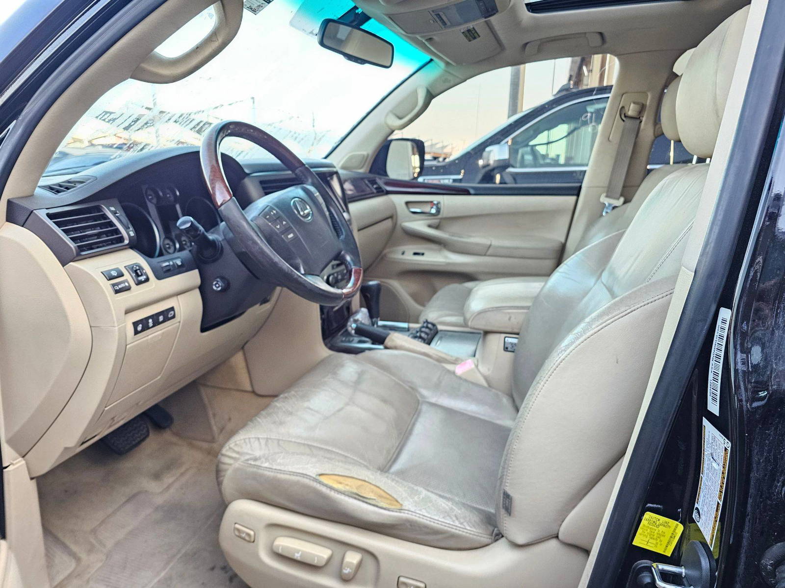 2011 LEXUS LX 570 — 240318 Miles — Lot B4081312 — Souq - Marhaba Auctions Used Cars - Image 10