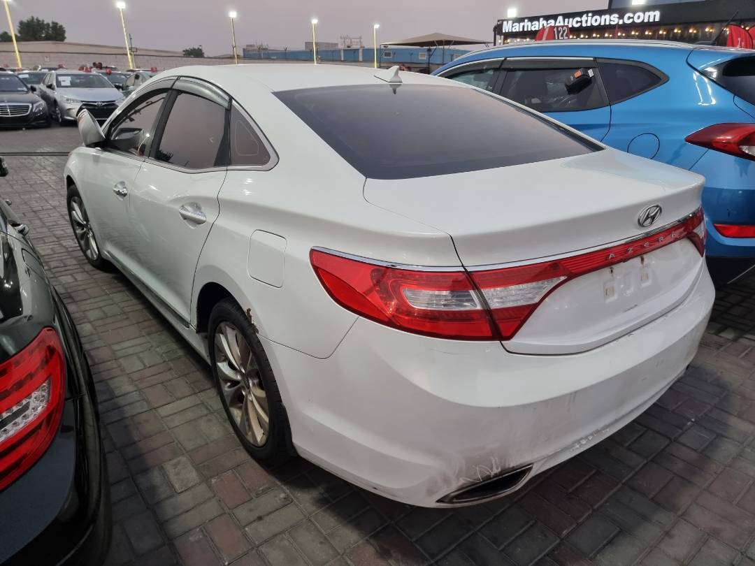 2012 HYUNDAI AZERA — 165478 Miles — Lot 136785 — Souq - Marhaba Auctions Used Cars - Image 4