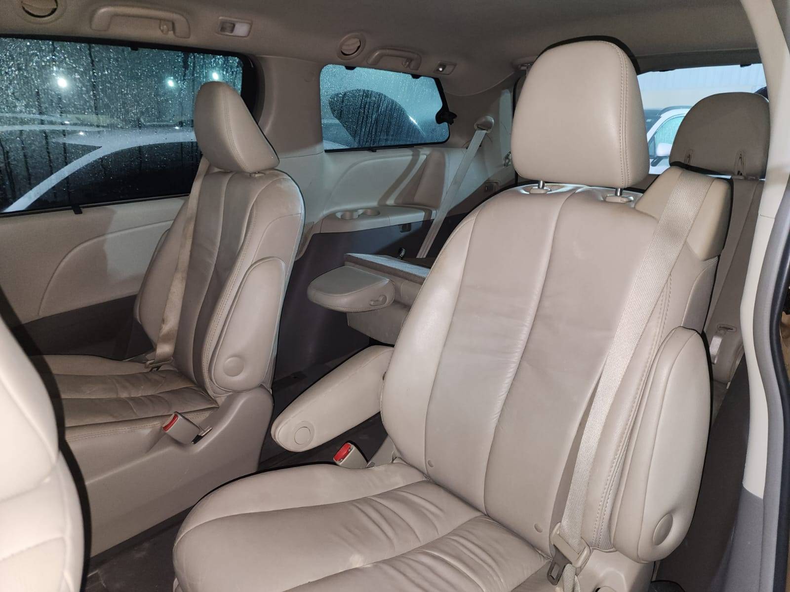 2011 TOYOTA SIENNA — 196035 Miles — Lot 87451465 — Souq - Marhaba Auctions Used Cars - Image 8