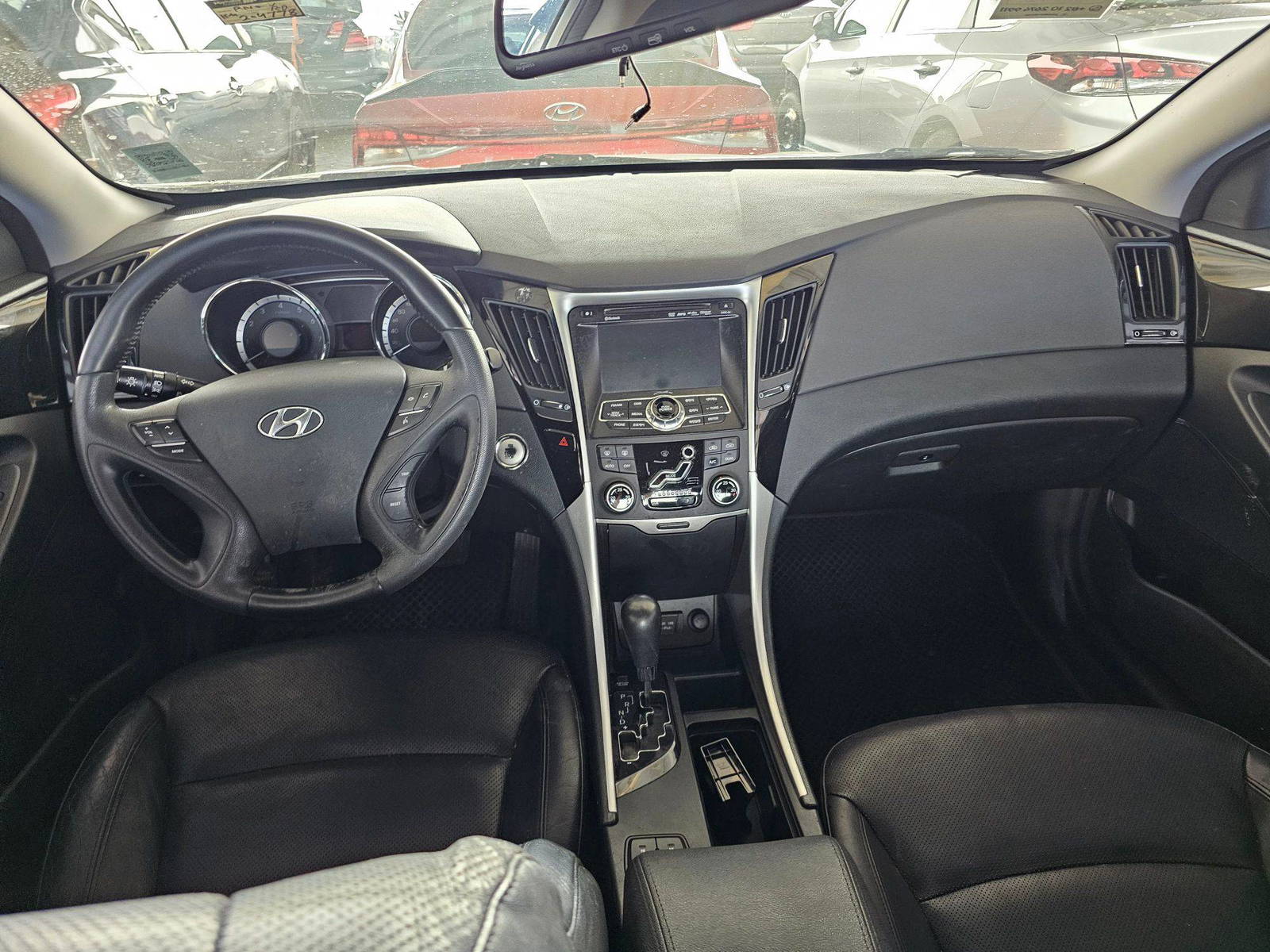 2010 HYUNDAI SONATA — 204778 KM — Lot 029542 — Souq - Marhaba Auctions Used Cars - Image 7