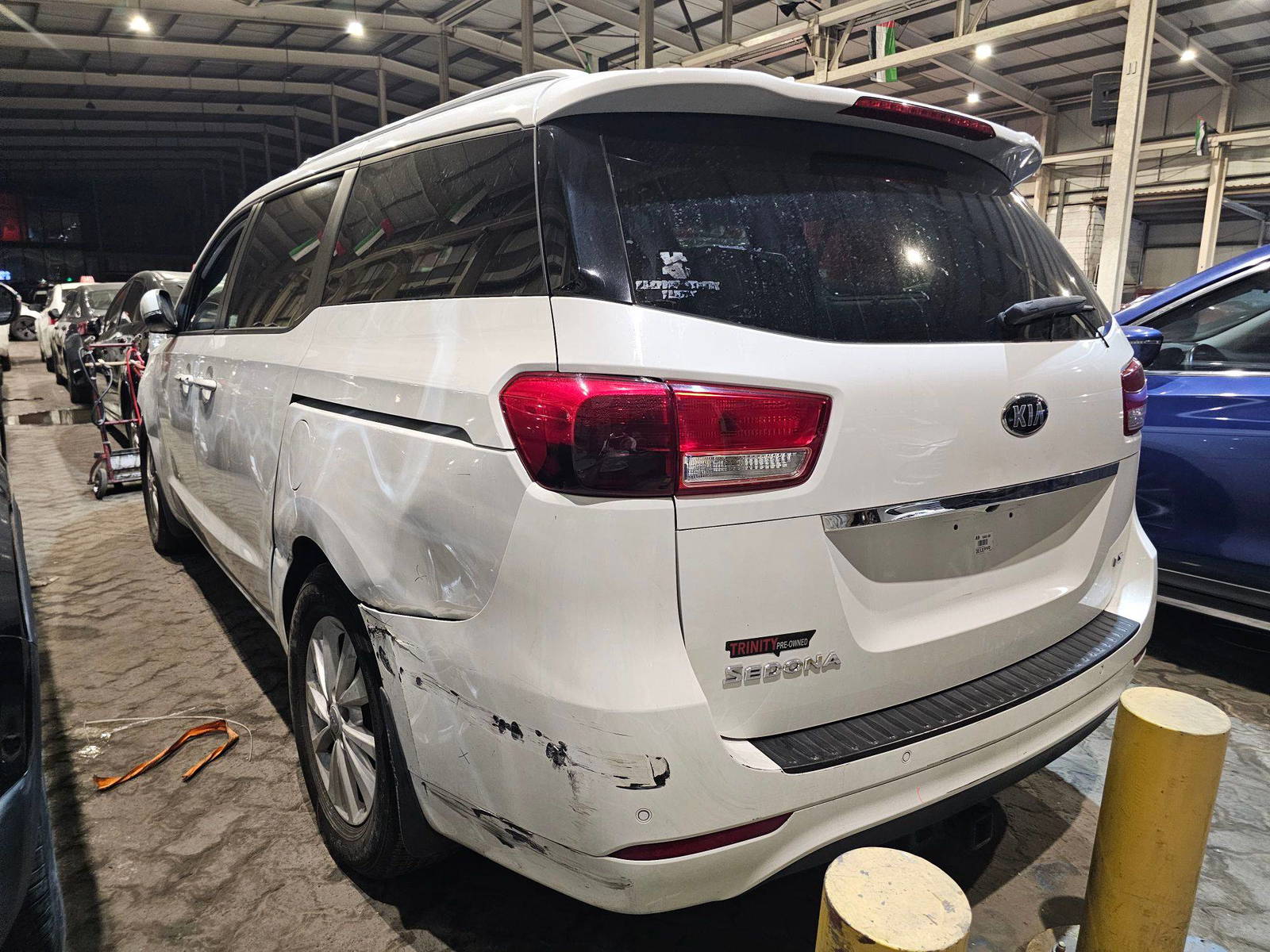 2017 KIA SEDONA — 87797 Miles — Lot 93638905 — Al Sajaa - Marhaba Auctions Used Cars - Image 4