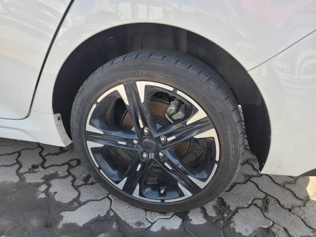 2019 KIA OPTIMA — 76995 Miles — Lot 330085 — Main - Marhaba Auctions Used Cars - Image 10