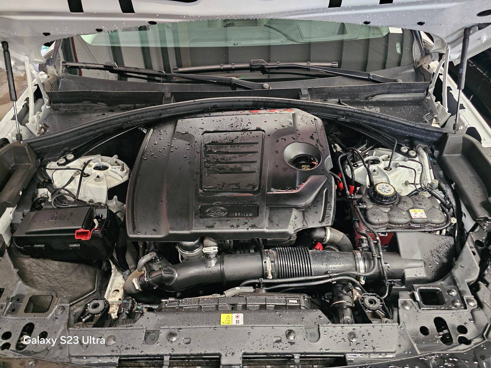 LAND ROVER RANGE ROVER VELAR 2025 - Marhaba Auction Used Cars - Image 12