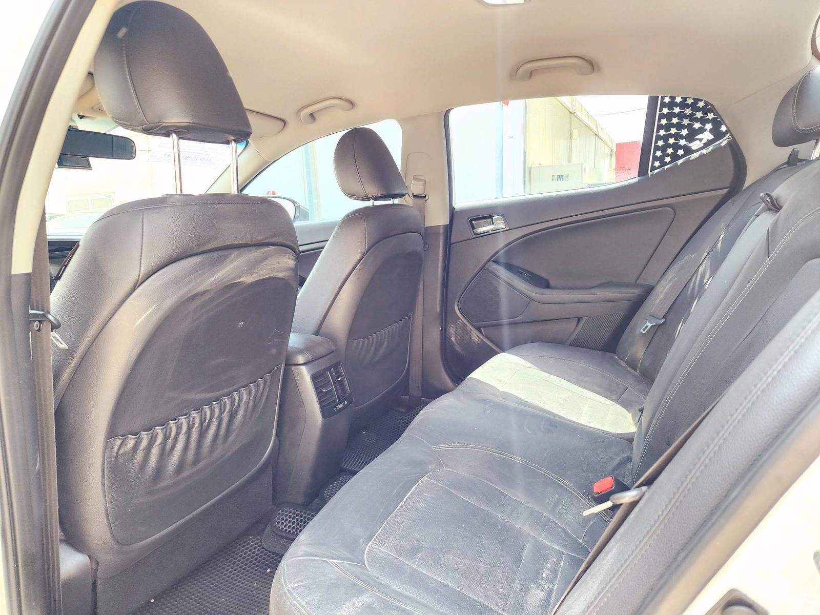 2013 KIA K5 — 205596 KM — Lot 020430 — Souq - Marhaba Auctions Used Cars - Image 6