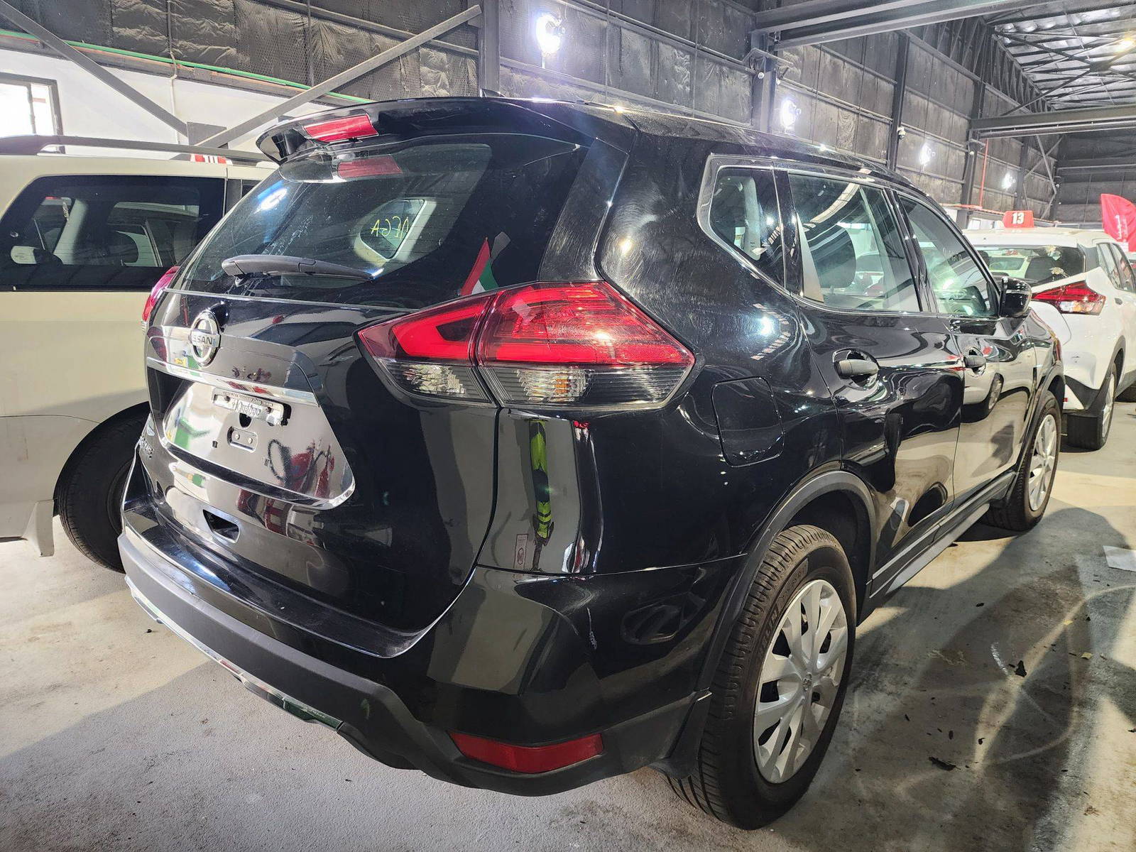 2017 NISSAN ROGUE — 136444 KM — Lot 17967 — Al Quoz - Marhaba Auctions Used Cars - Image 6