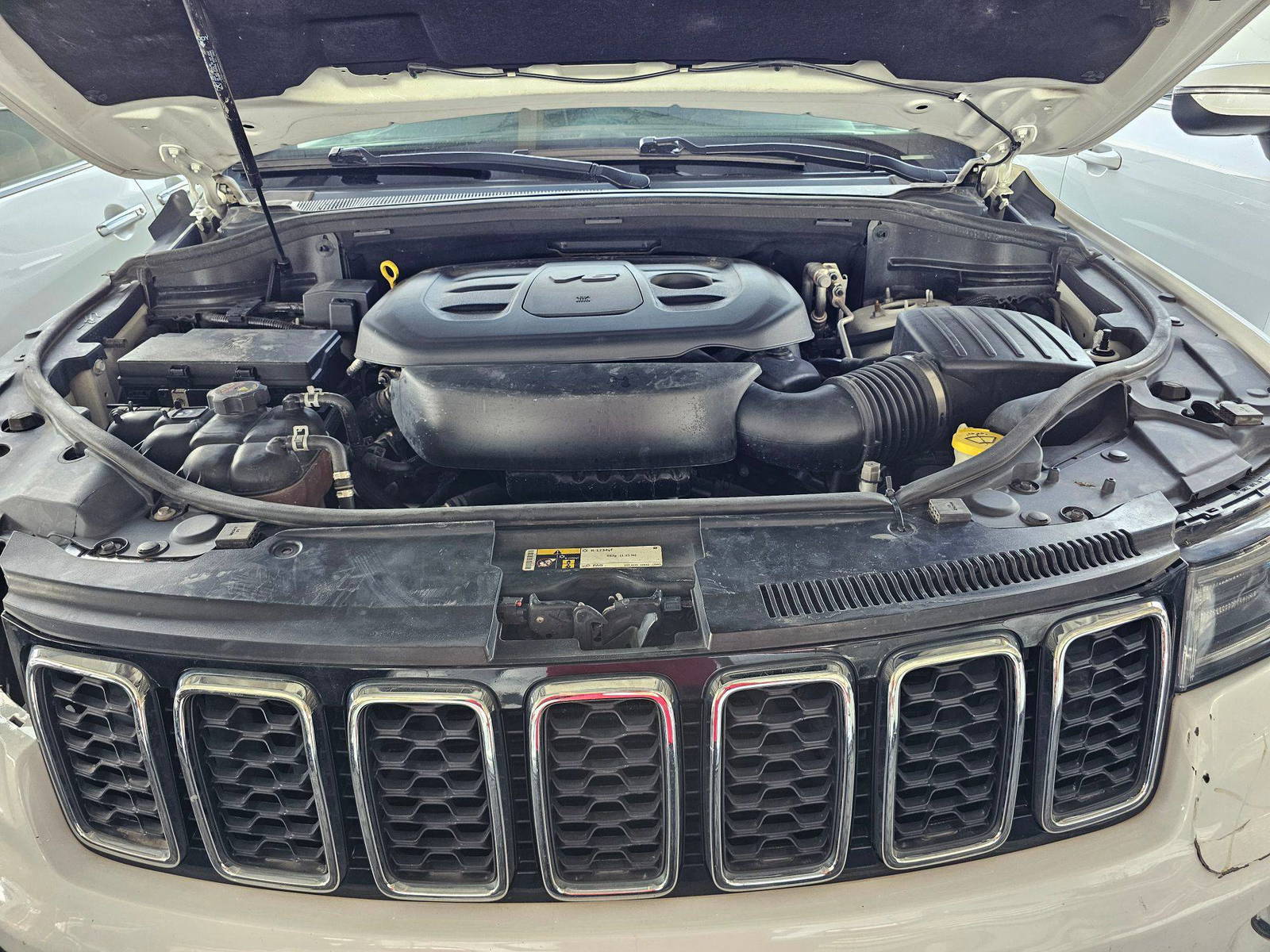 2019 JEEP Grand Cherokee — 132811 Miles — Lot C793586 — Souq - Marhaba Auctions Used Cars - Image 11