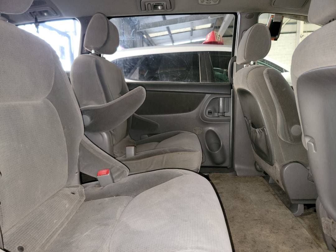 2005 TOYOTA SIENNA — 209676 Miles — Lot 37266724 - Marhaba Auctions Used Cars - Image 5