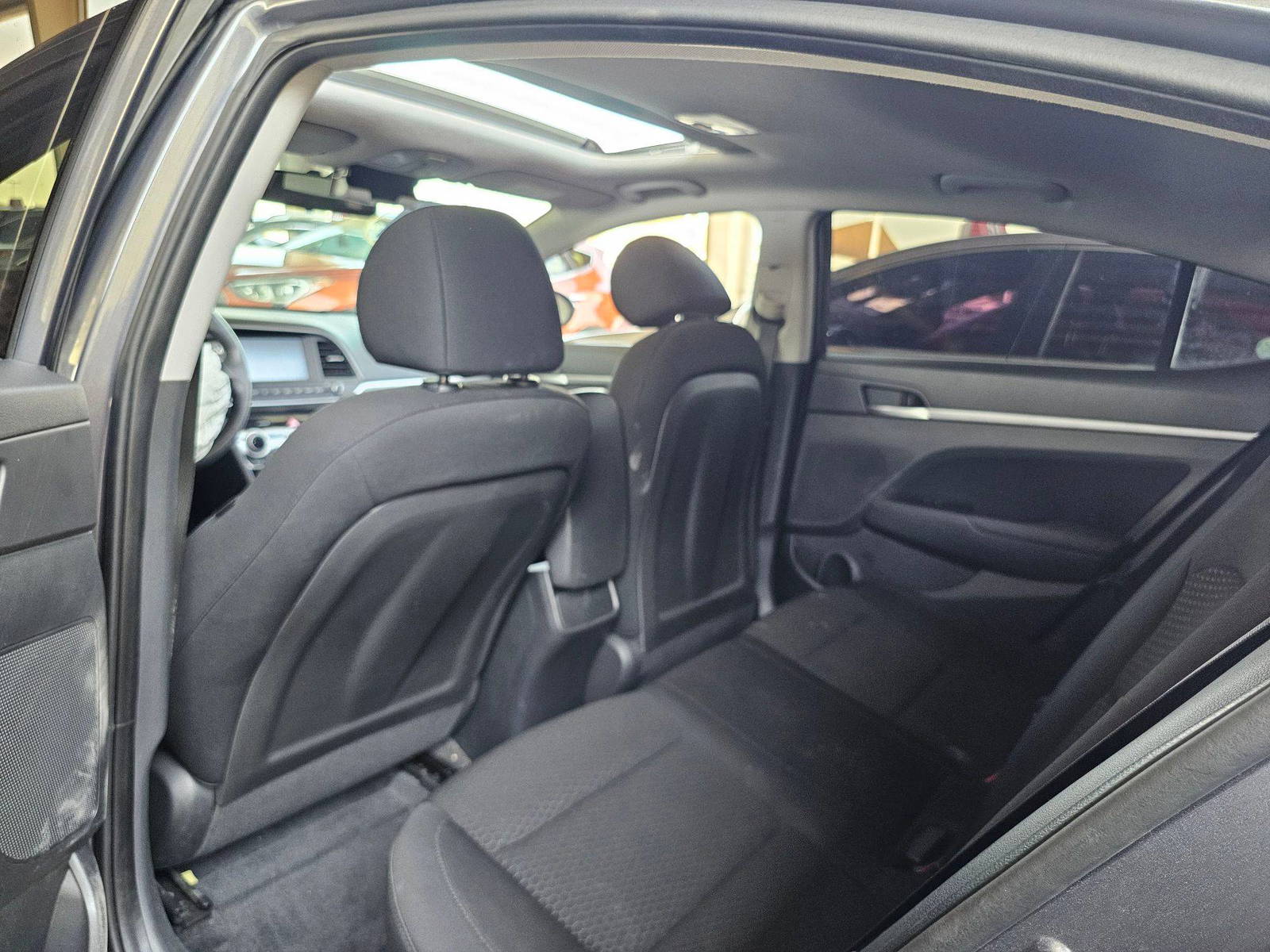 2019 HYUNDAI ELANTRA — 130825 KM — Lot 84055204 — Souq - Marhaba Auctions Used Cars - Image 6