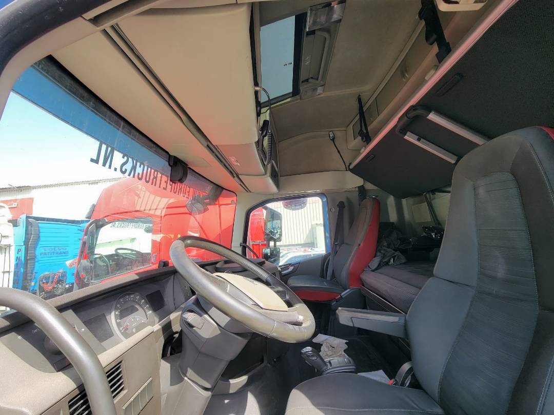 2015 VOLVO FH-Series — 1154603 KM — Lot 733990 — Main - Marhaba Auctions Used Cars - Image 7
