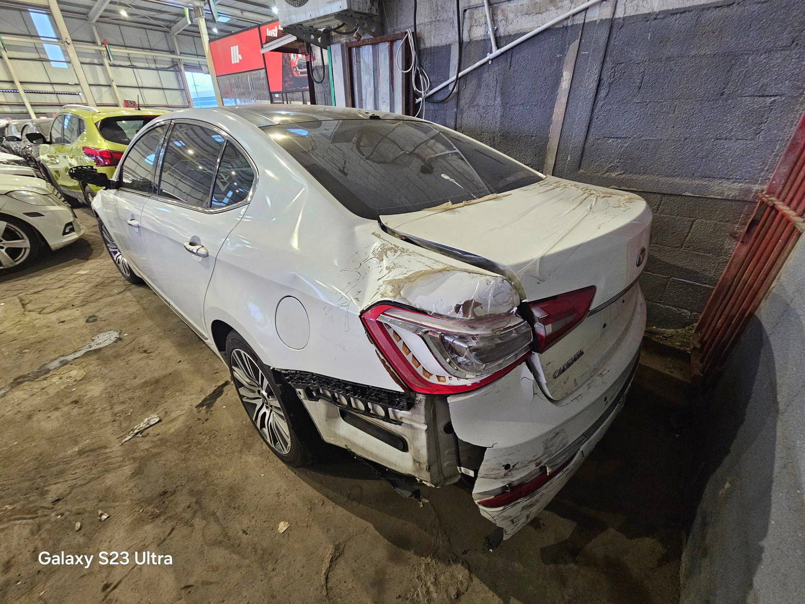 2015 KIA CADENZA — 163001 Miles — Lot 5180020 — Main - Marhaba Auctions Used Cars - Image 5