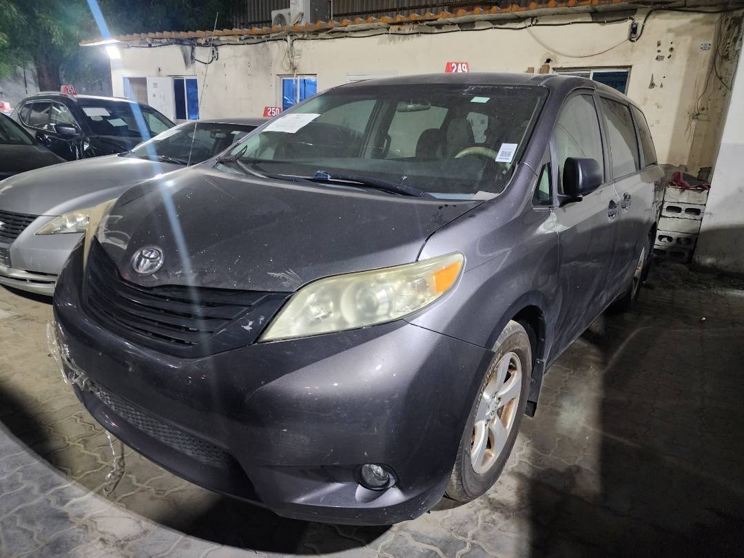 TOYOTA SIENNA