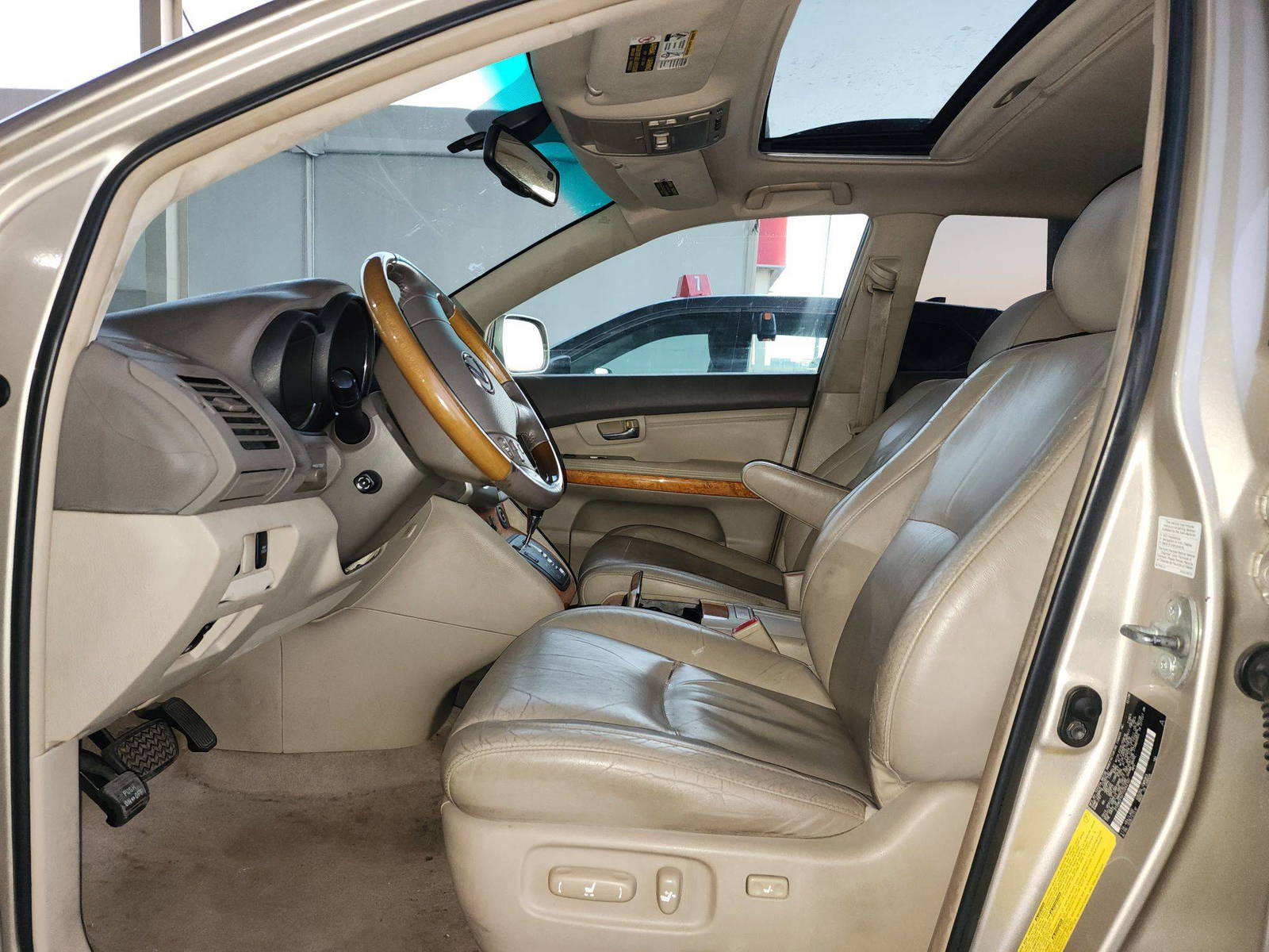 2007 LEXUS RX 350 — 319861 Miles — Lot 60023473 — Souq - Marhaba Auctions Used Cars - Image 9