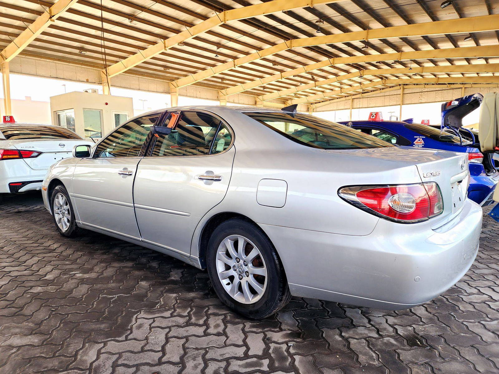 2002 LEXUS ES 300 — 206815 KM — Lot 036942 — Souq - Marhaba Auctions Used Cars - Image 3