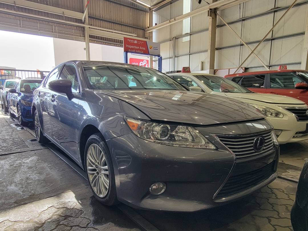 2013 LEXUS ES 350 — 132967 Miles — Lot D2037087 — Souq - Marhaba Auctions Used Cars - Image 4