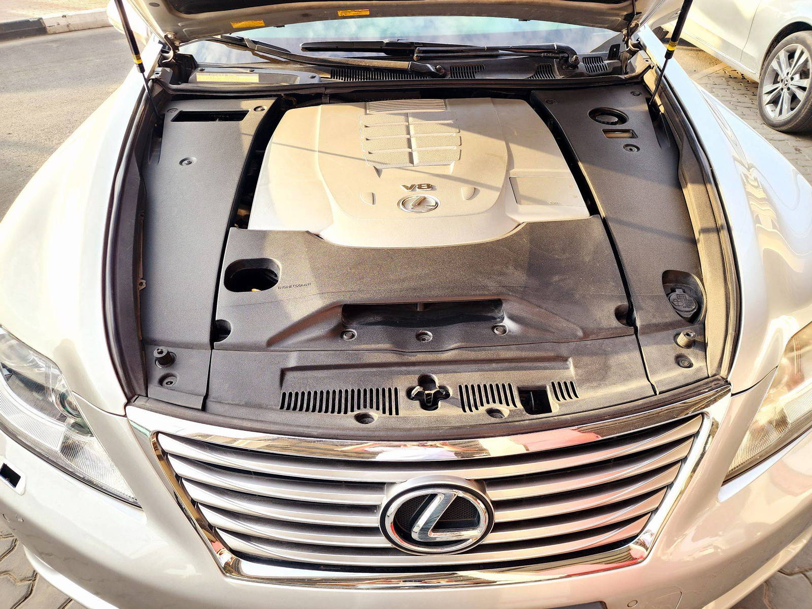 2012 LEXUS LS 460 — 129301 KM — Lot 3C5109416 — Souq - Marhaba Auctions Used Cars - Image 11