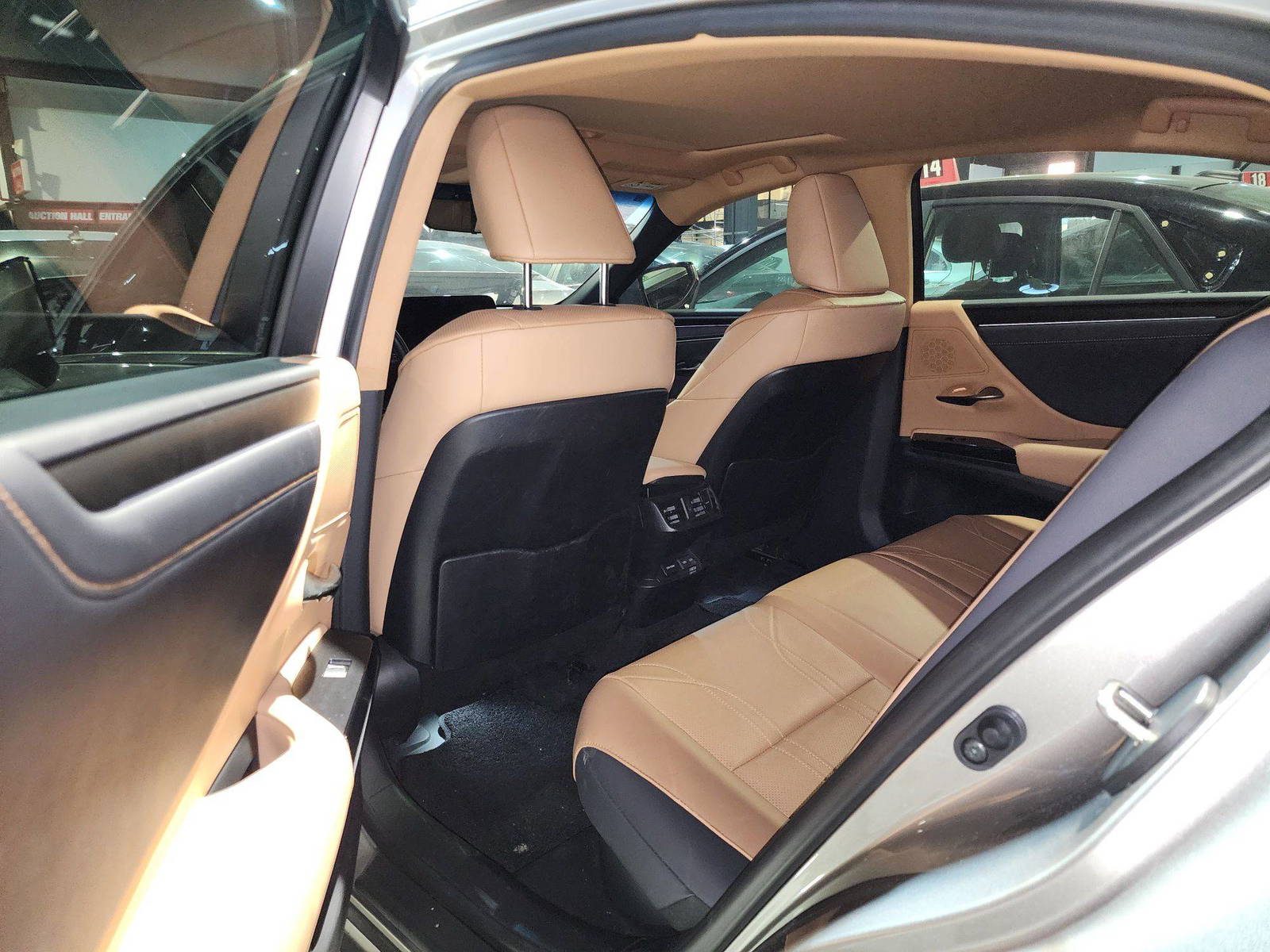 2023 LEXUS ES 300 — 39108 KM — Lot 2014723 — Main - Marhaba Auctions Used Cars - Image 7