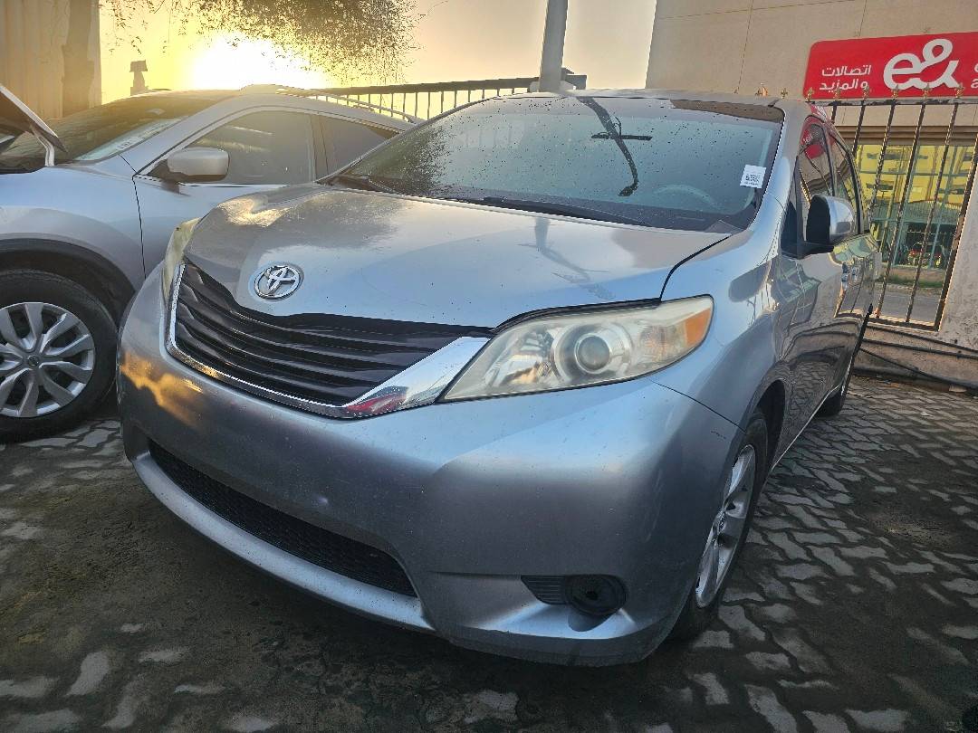 TOYOTA SIENNA