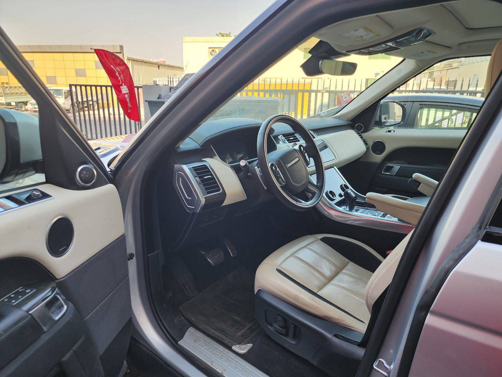 2020 LAND ROVER RANGE ROVER SPORT HSE DYNAMIC P525 — 121880 Miles — Lot 9LA728704 — Al Quoz - Marhaba Auctions Used Cars - Image 11