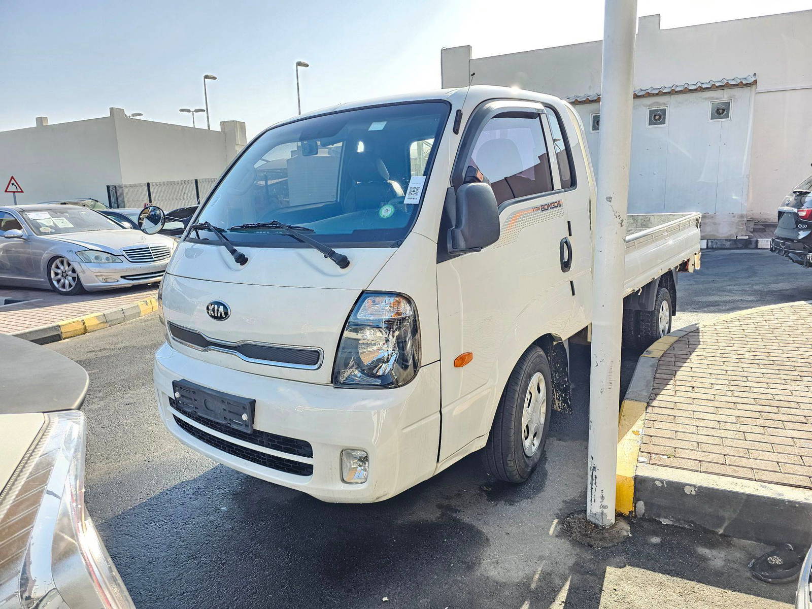 2016 KIA BONGO 3 — 196871 KM — Lot 085765 — Ind. 12 - Marhaba Auctions Used Cars - Image 4