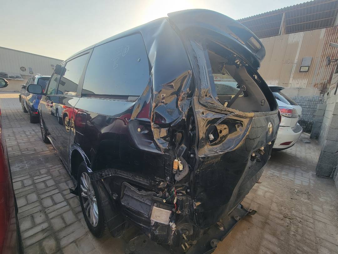 2017 TOYOTA SIENNA — Lot HS878210 — Main - Marhaba Auctions Used Cars - Image 3