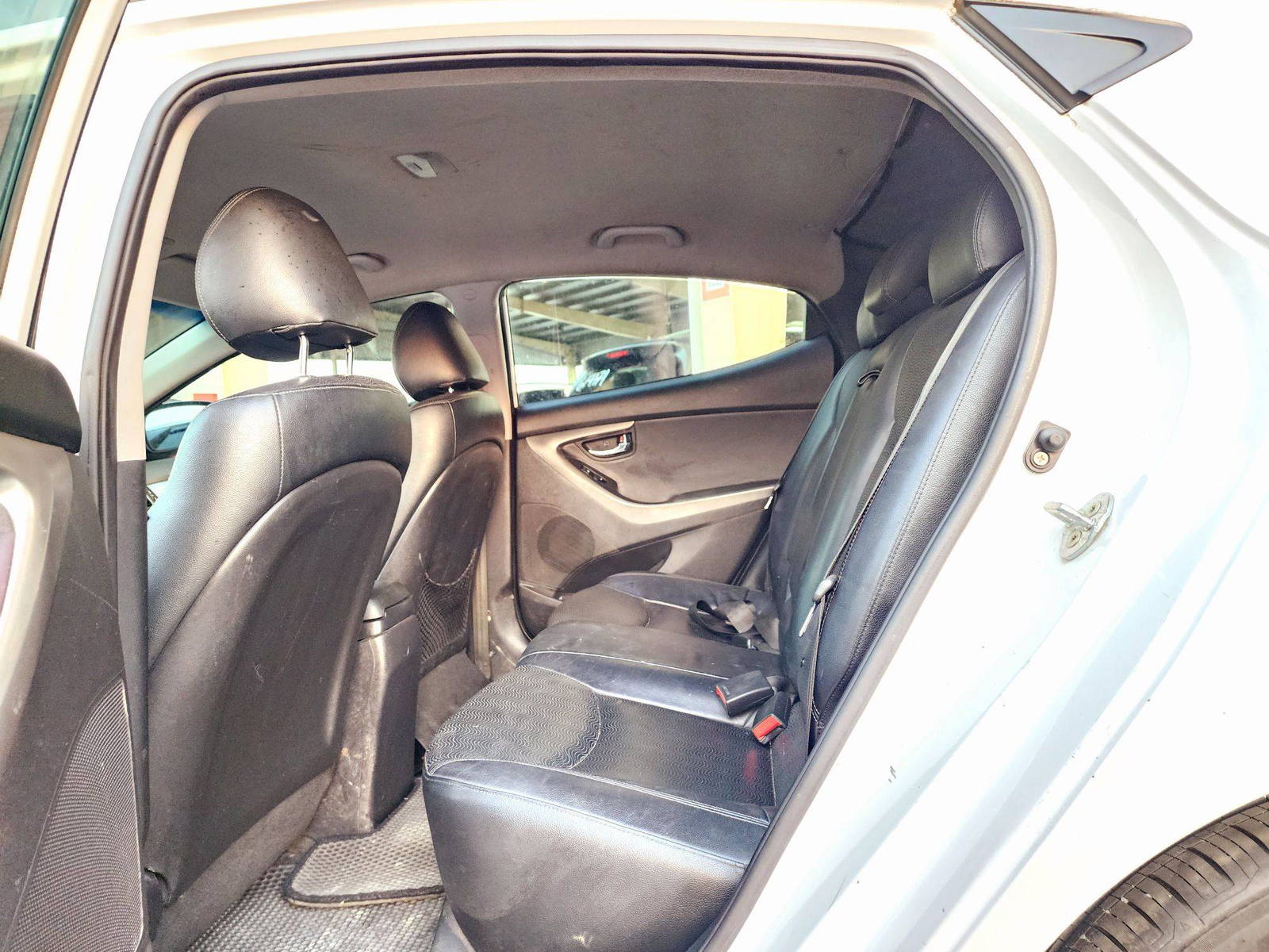 2012 HYUNDAI AVANTE — 234838 KM — Lot 590993 — Souq - Marhaba Auctions Used Cars - Image 6
