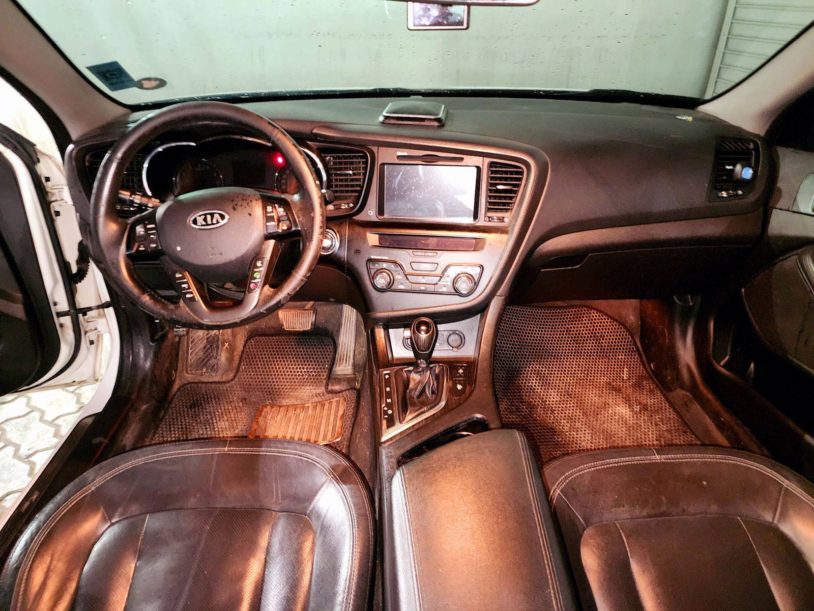 2011 KIA K5 — 71360 KM — Lot 062323 — Souq - Marhaba Auctions Used Cars - Image 7