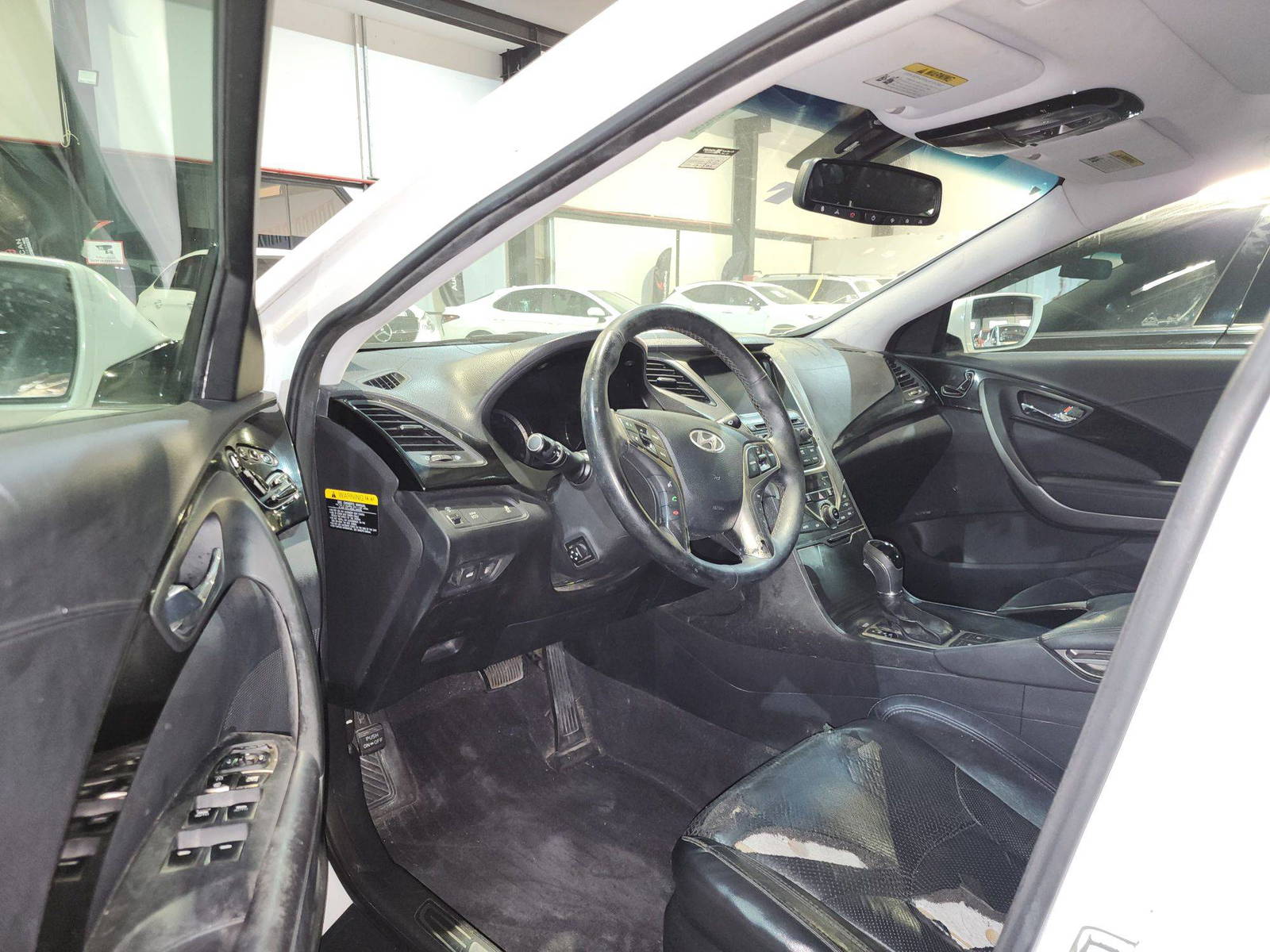 2014 HYUNDAI AZERA — 151305 Miles — Lot 125487 — Al Quoz - Marhaba Auctions Used Cars - Image 9