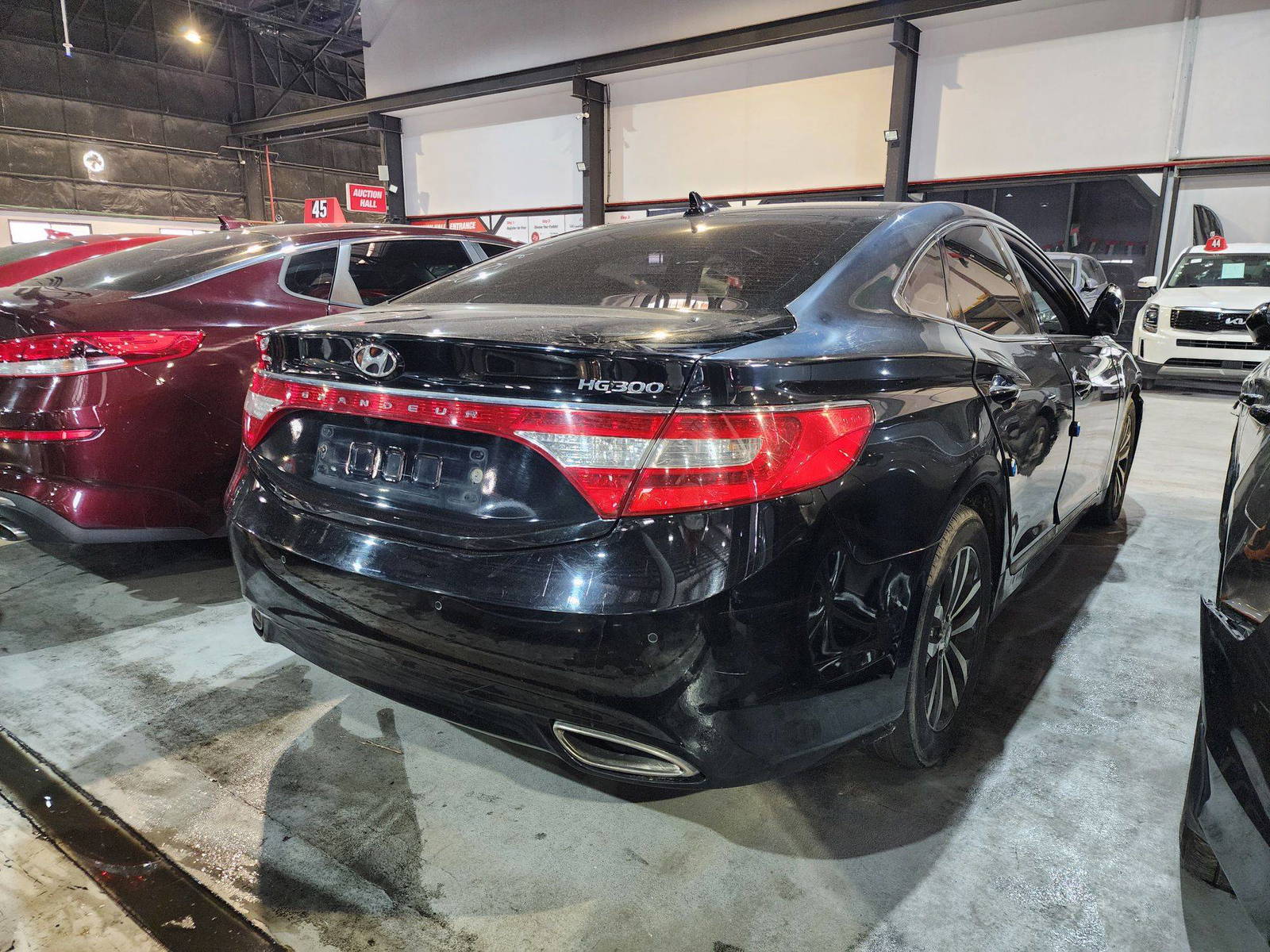 2011 HYUNDAI GRANDEUR — 294588 KM — Lot 057373 — Al Quoz - Marhaba Auctions Used Cars - Image 6