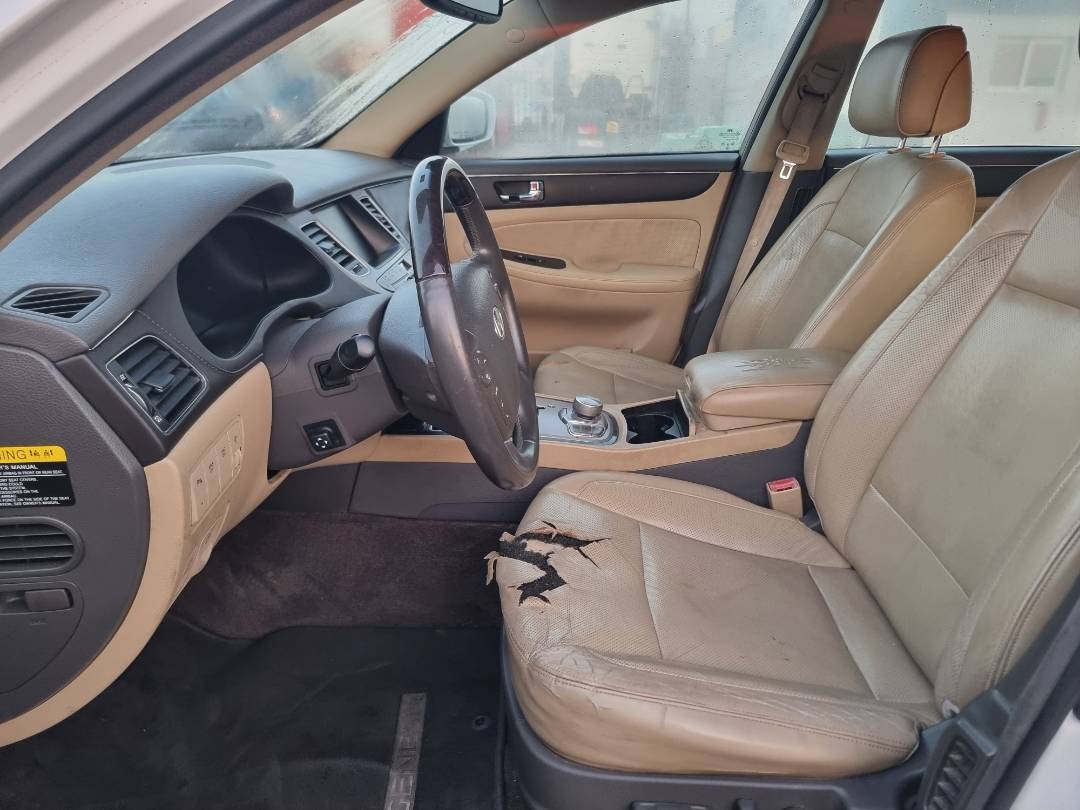 2011 HYUNDAI GENESIS — 241127 Miles — Lot 1252478 — Ind. 12 - Marhaba Auctions Used Cars - Image 8