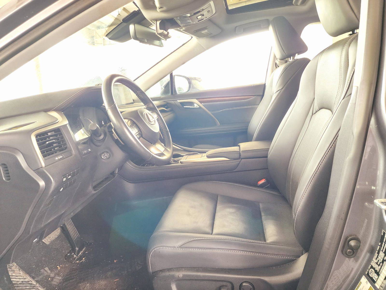 2021 LEXUS RX 350 — 41179 KM — Lot 12132771 — Souq - Marhaba Auctions Used Cars - Image 9