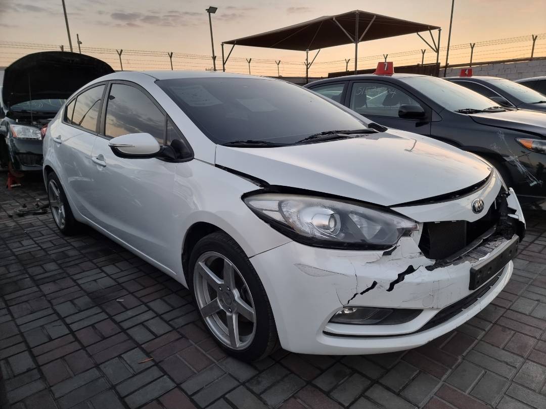 2015 KIA K3 — 178576 KM — Lot 2w22211 — Souq - Marhaba Auctions Used Cars - Image 3