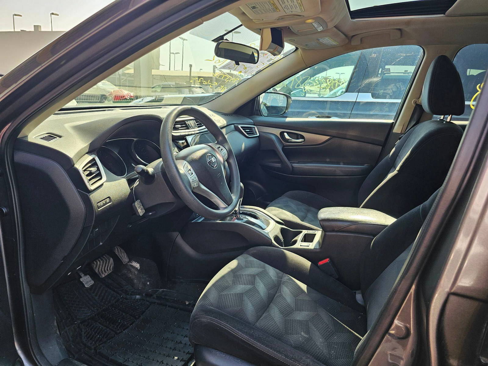 2015 NISSAN ROGUE — 129377 KM — Lot 12330693 — Souq - Marhaba Auctions Used Cars - Image 9