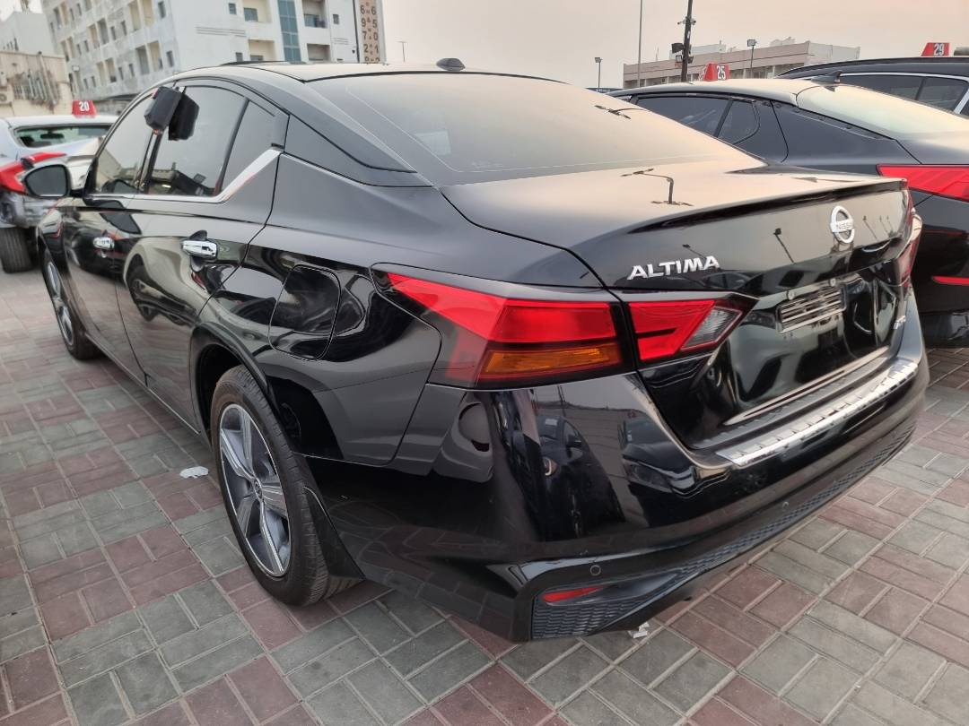 2019 NISSAN ALTIMA — 57290 Miles — Lot 38016831 — Souq - Marhaba Auctions Used Cars - Image 4