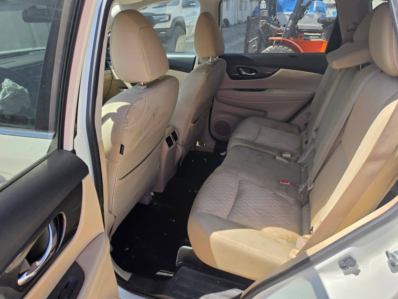 NISSAN ROGUE 2017 - Marhaba Auction Used Cars - Image 11