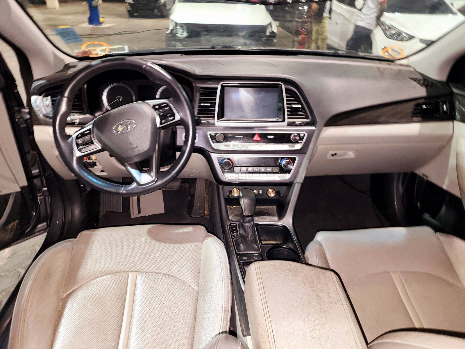 2018 HYUNDAI SONATA — 169127 Miles — Lot 8JH695548 — Souq - Marhaba Auctions Used Cars - Image 7